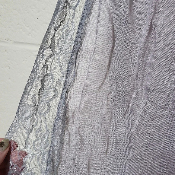 Light Grey Scarf with lace trim NWT Charming Charlie's - Picture 2 of 6